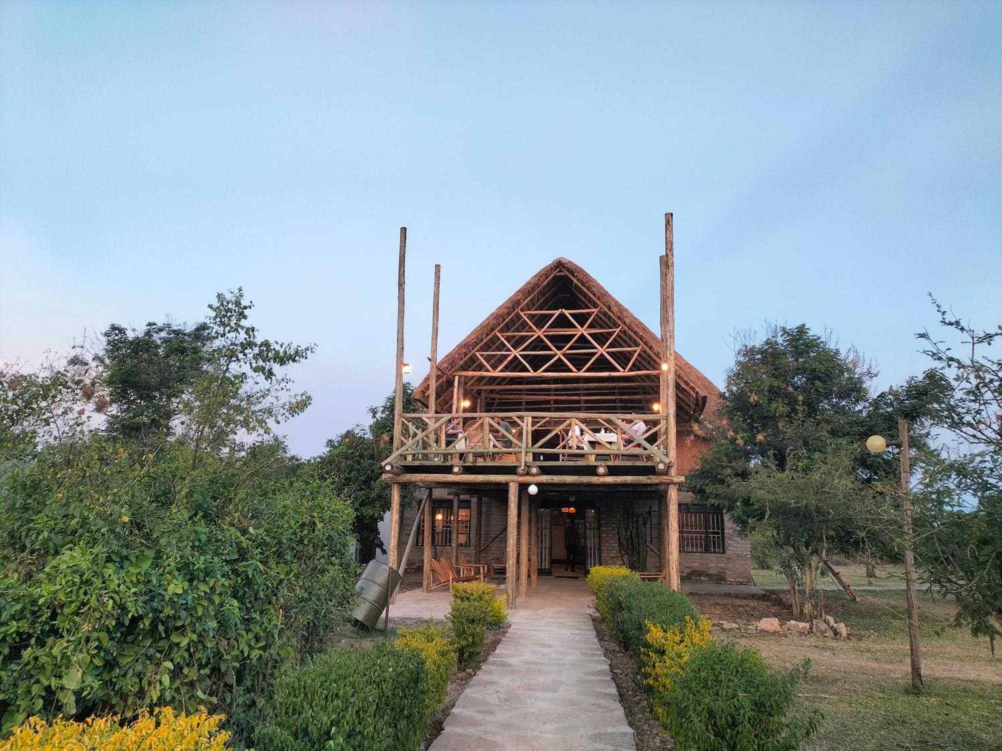 Engiri Game Lodge And Campsite Katunguru Экстерьер фото